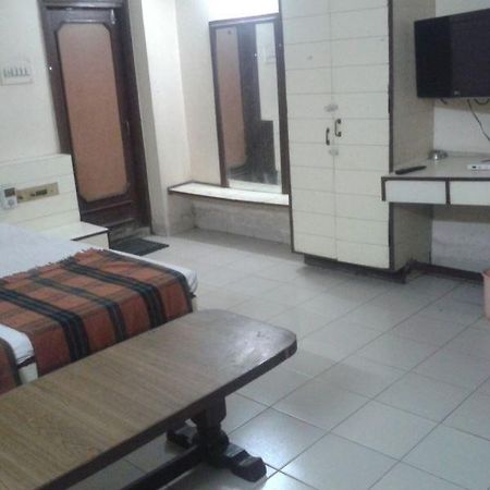 Hotel Sant Plaza Indore Exterior foto